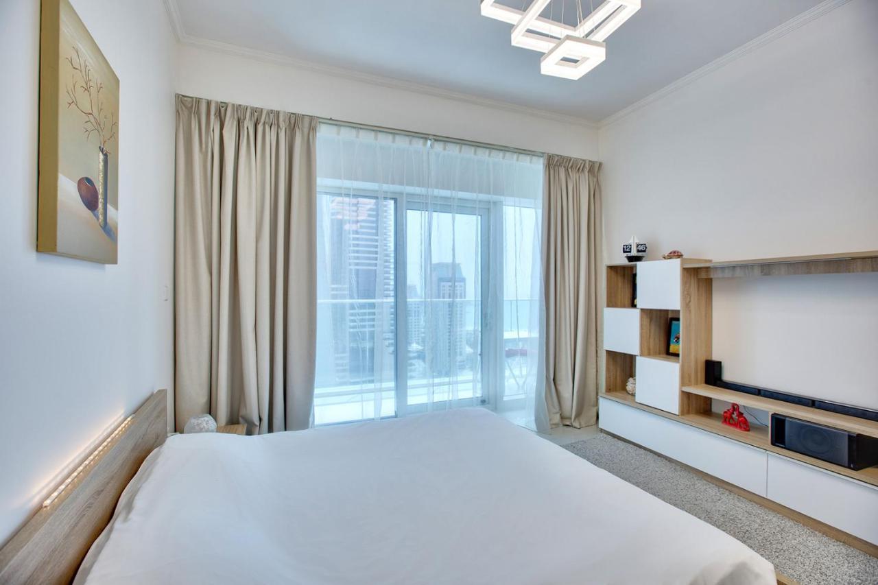 Apartamento Ultra Modern 1Bd In Damac Heights Marina Dubái Exterior foto