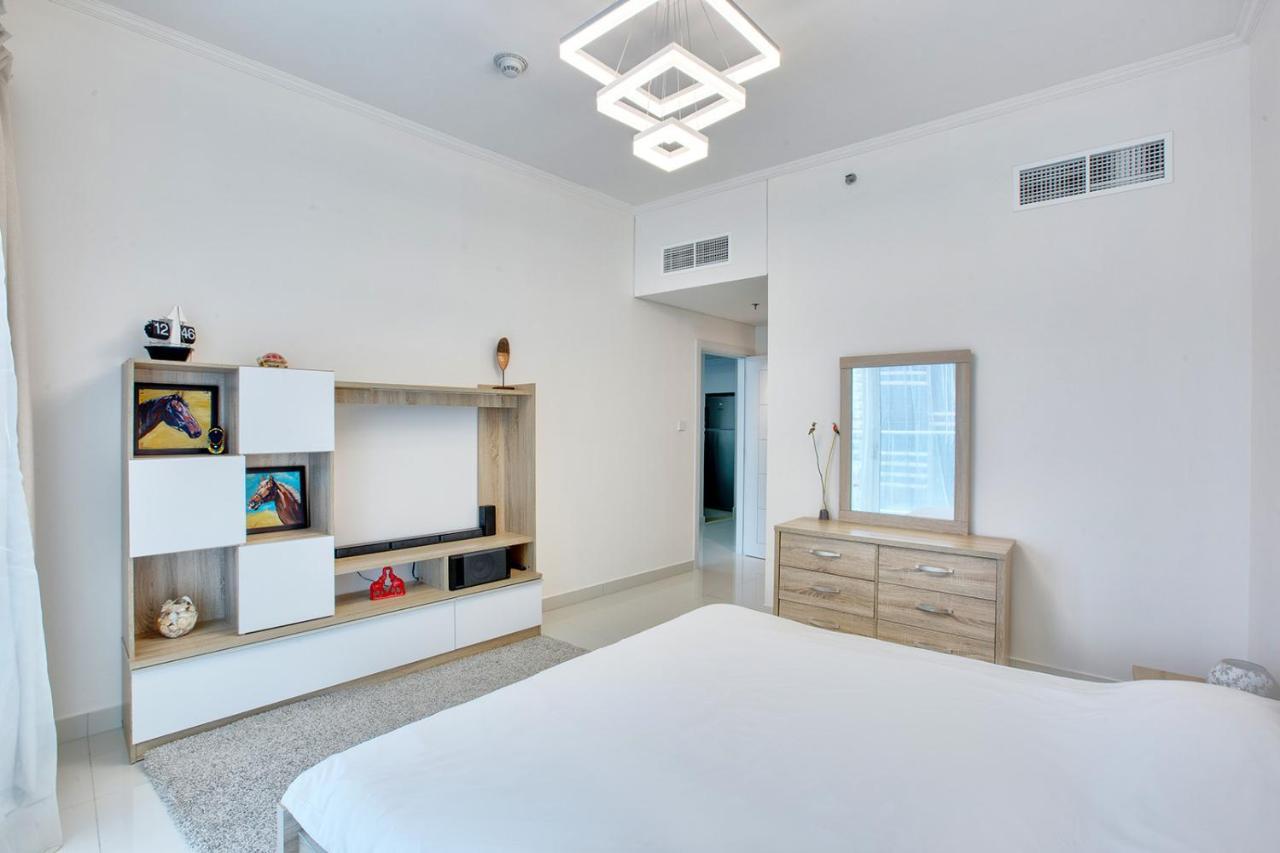 Apartamento Ultra Modern 1Bd In Damac Heights Marina Dubái Exterior foto